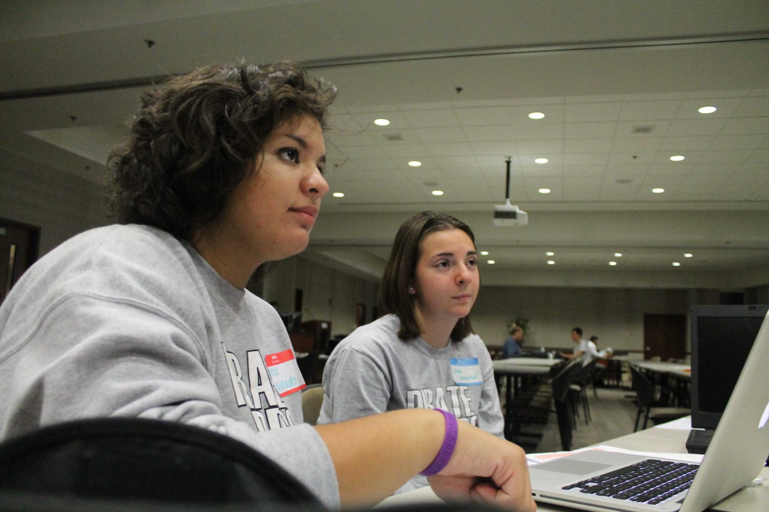 Students learn journalism skills from pros