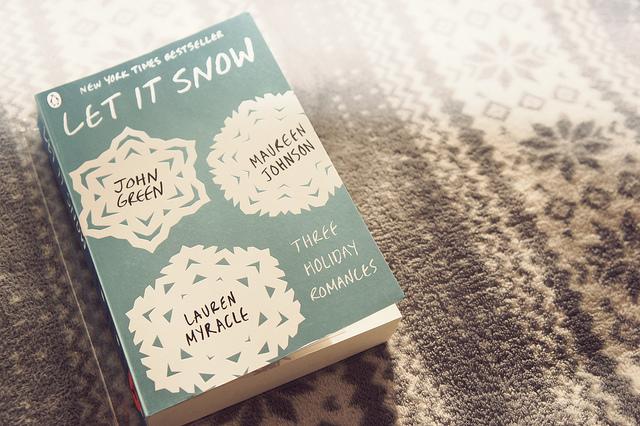 VITALe Reading, The Pirate Bookworm: Let It Snow by John Green, Maureen Johnson and Lauren Myracle 
