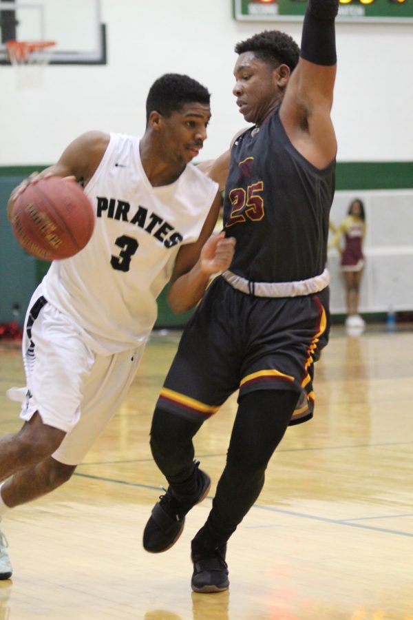 Boys basketball season ends with District tournament loss to Hazelwood Central