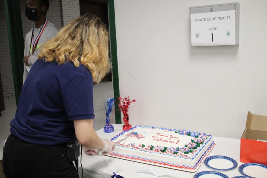 After Veterans finished their breakfast provided by Pattonville High Schools Culinary Arts students, they were treated to a vanilla and chocolate sheet cake.