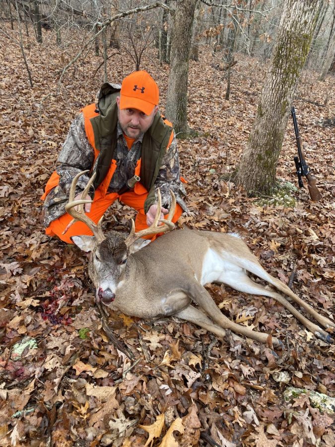 Brian+Foust+gets+a+deer+with+a+drop+tine+nine+pointer+during+the+2020+season+in+Fredricktown%2C+MO.