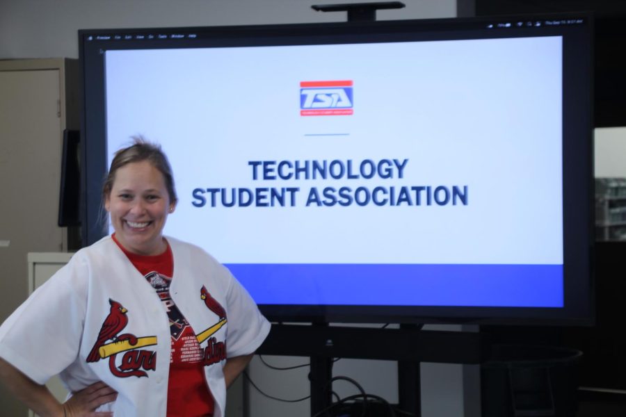 TSA advisor Stephanie Carson presents a slideshow to students interested in TSA