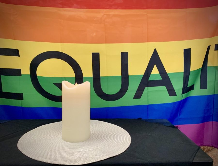 Pattonville+GSA+holds+a+vigil+in+remembrance+to+those+lost+in+the+Colorado+Springs+Club+Q+shooting.