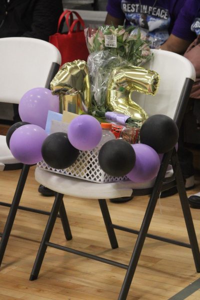 Elliott's chair during the game, decorated to honor her memory.